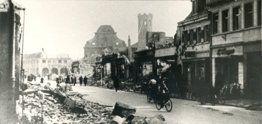 Ausblick auf die zerstörte Stadt