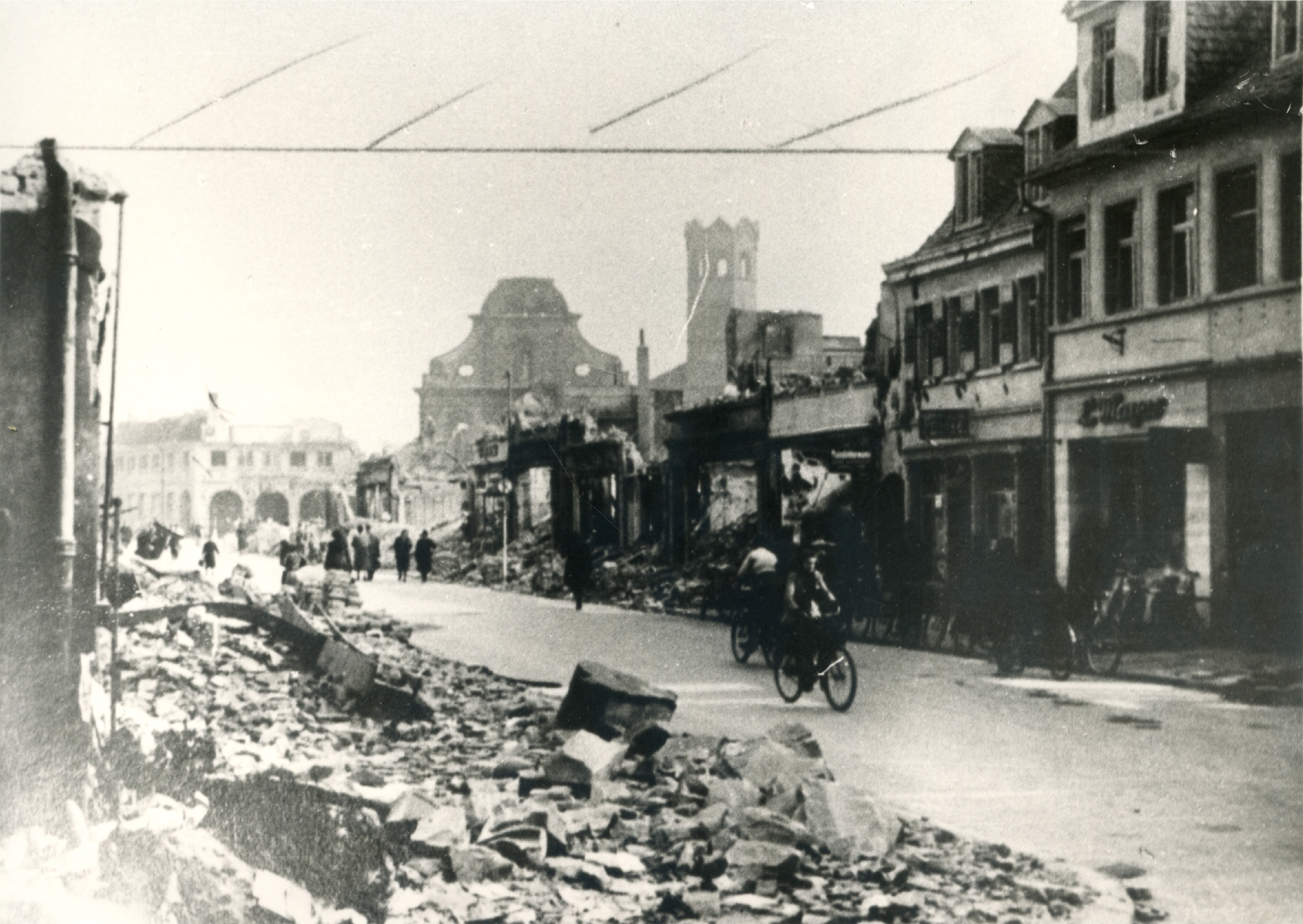 Ausblick auf die zerstörte Stadt