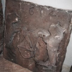 Wappen in Sandstein