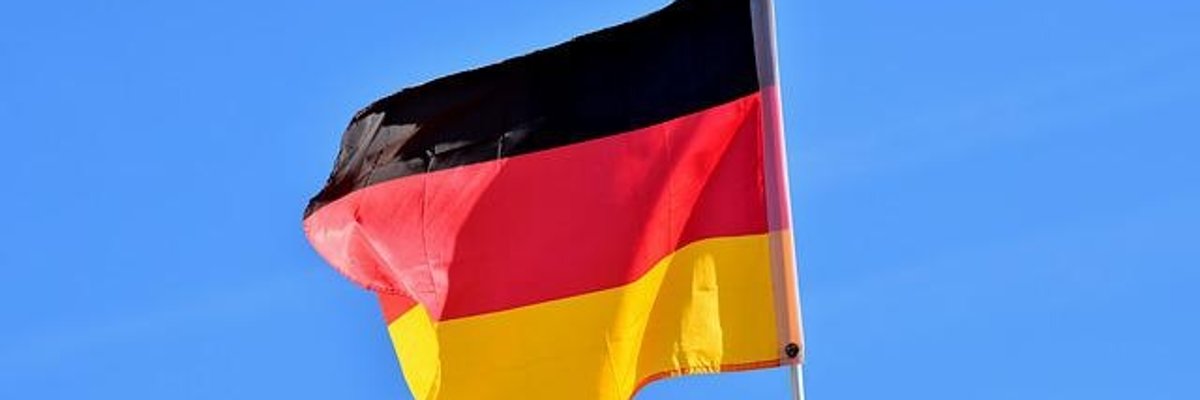 Deutsche Flagge  Sie sehen ein Bild der deutschen Flagge