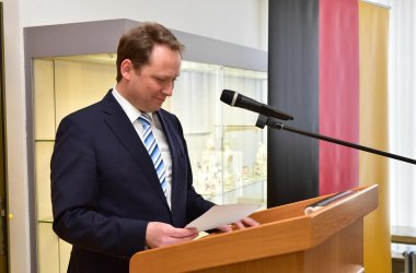 Oberbürgermeister Martin Hebich hält eine Rede zur Einbürgerung