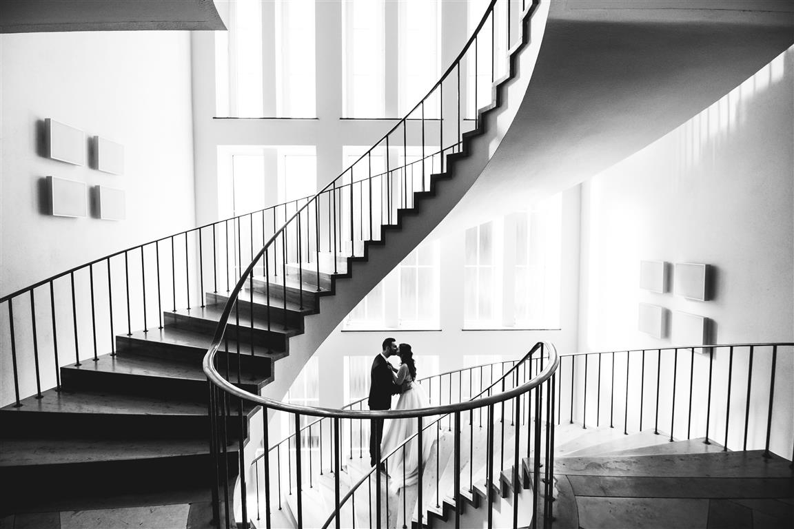 Rathaus Foyer Brautpaar_sw Brautpaar im Foyer des Rathauses