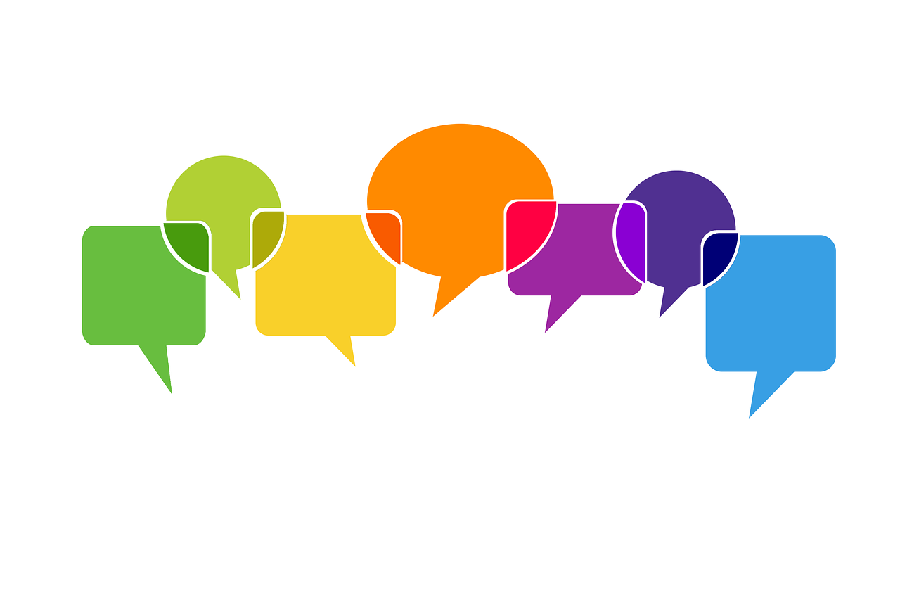 Mehrere bunte Sprechblasen nebeneinander