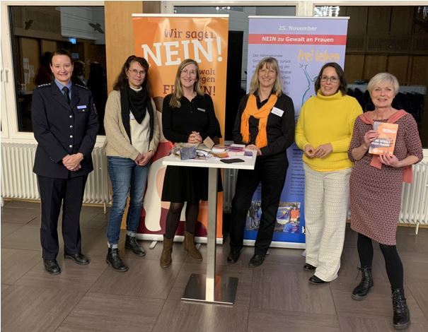 Netzwerken gegen Gewalt an Frauen: auf dem Bild zu sehen, die Verantwortlichen  (v.l.) Sonja Walter, Cornelia Bauditz, Stephanie Kneuper, Kornelia Tildmann, Tamara Niemes, Birgit Löwer. Es fehlt Katja Neumann, die online zugeschaltet war.