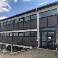 Eingang der Sporthalle Carl-Bosch-Schule