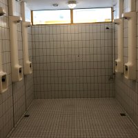 Duschen der Sporthalle am Kanal