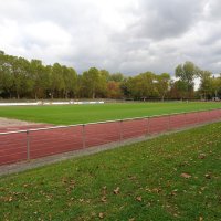 Hauptfeld mit Rundlaufbahn im Ostparkstadion