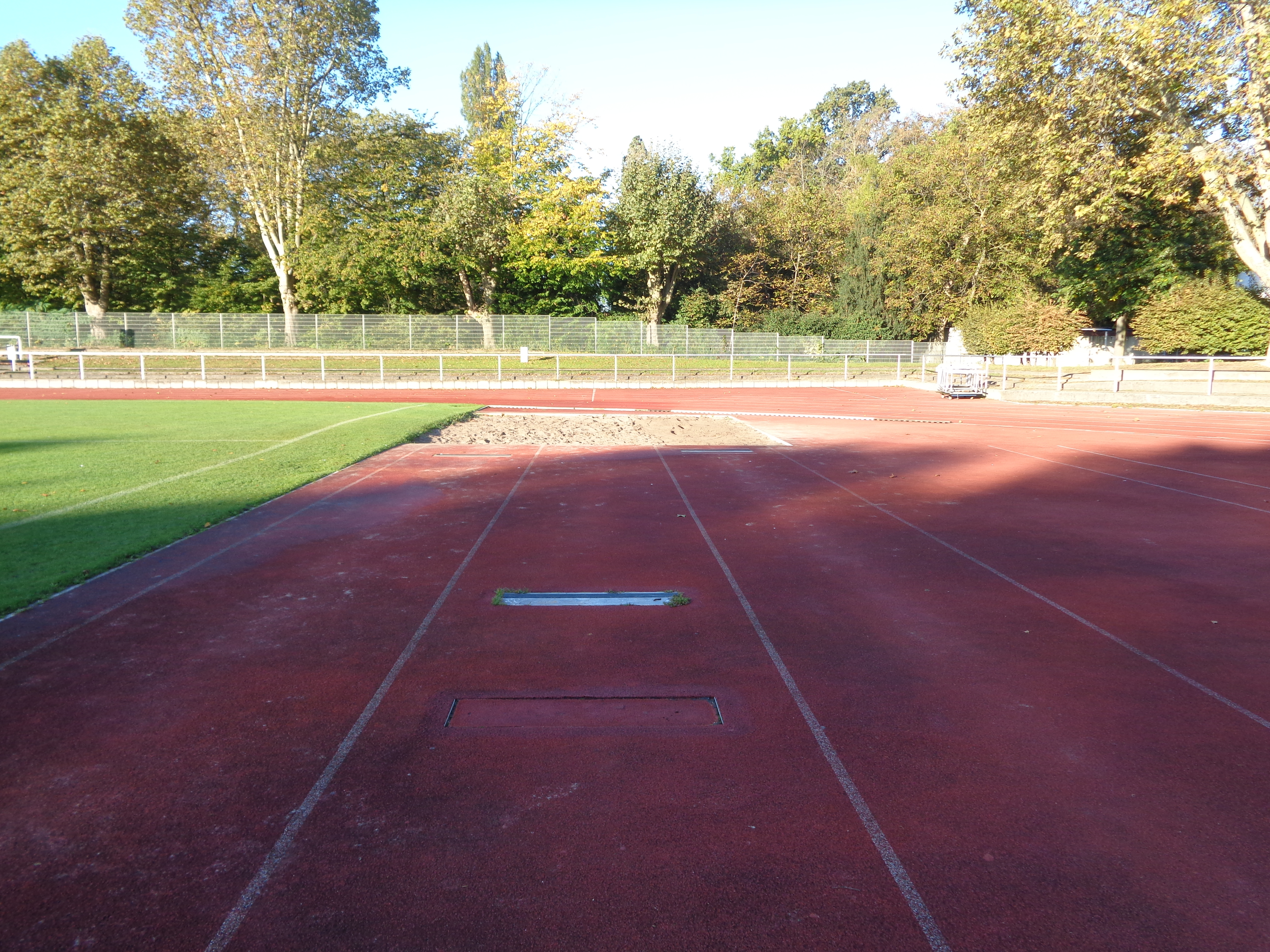 Weitsprunggrube am Hauptfeld im Ostparkstadion