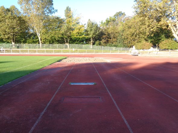 Weitsprunggrube am Hauptfeld im Ostparkstadion