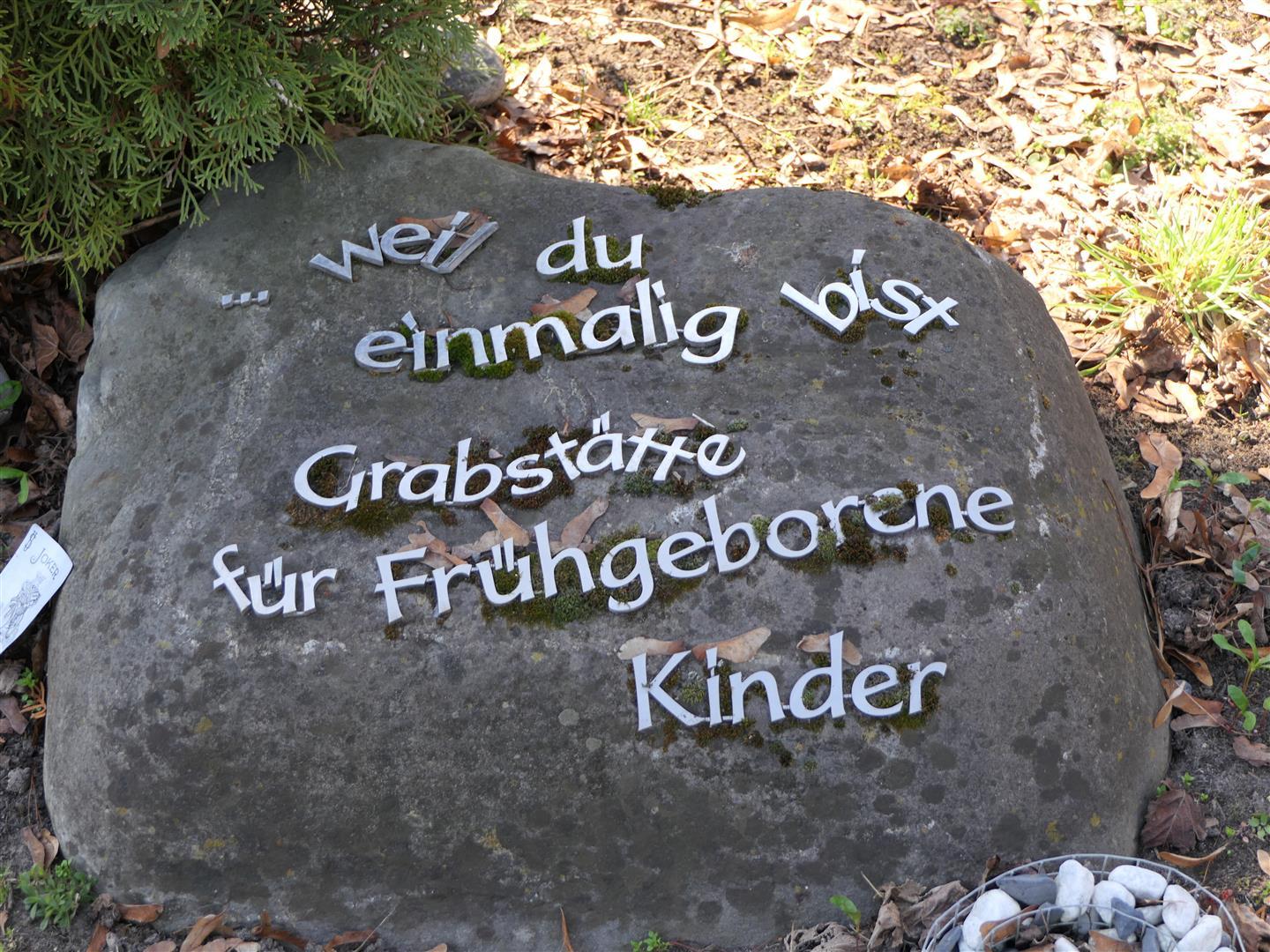 Grabstein für Sternenkinder