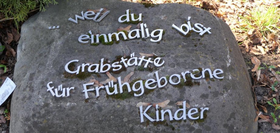 Grabstein für Sternenkinder