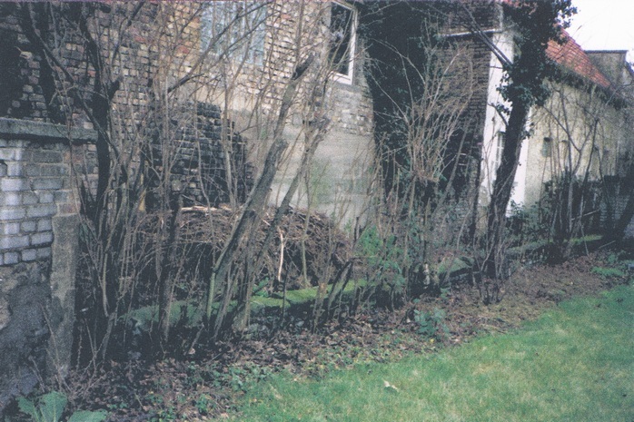 Ehemaliger Lauf des Fuchsbachs im Pfarrgarten nördlich des Diakonissenhauses und östlich des Pfarrhauses Carl-Theodor-Straße