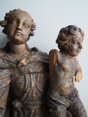 Detail der Holzskulptur Madonna mit Kind