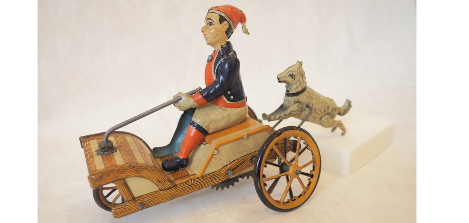 Blechspielzeug: Dreiradfahrer mit Hund
