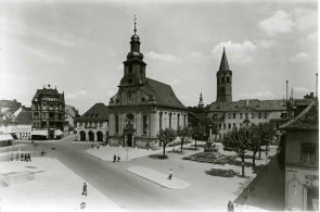 Der Frankenthaler Marktplatz, links der Kaufhof.