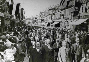 Aufmarsch zum 1. Mai in der Wormser Straße
