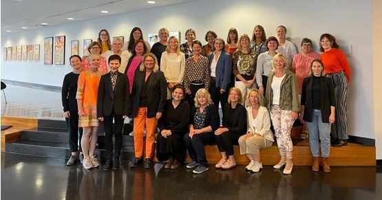 auf dem Bild sind die Anwesenden kommunalen Frauen- und Gleichstellungsbeauftragen (LAG) Rheinland-Pfalz zu sehen.