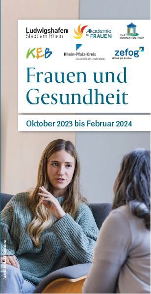auf dem Bild sind zwei Frauen zu sehen, die sich sitzend unterhalten. In großer Schrift steht Frauen und Gesundheit