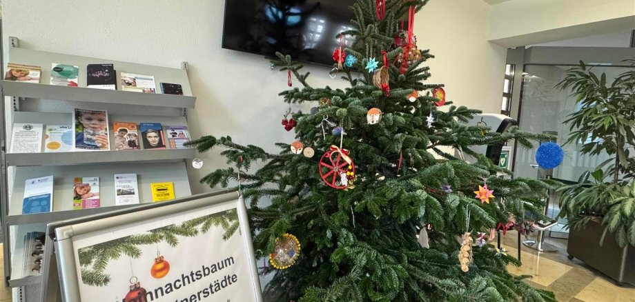 Weihnachtsbaum der Partnerstädte