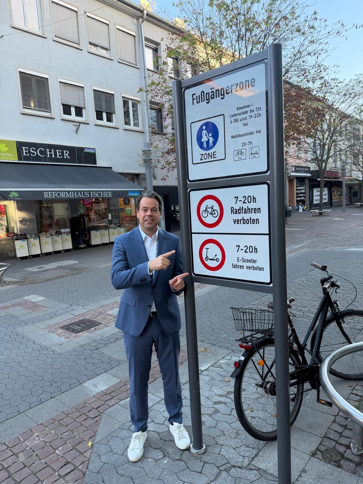 Neue Beschilderung in der Fußgängerzone