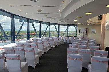 Sie sehen das Panorama-Cafe als Trauort. 