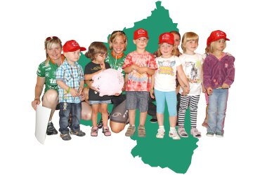 Kinder mit einem Sparschwein
