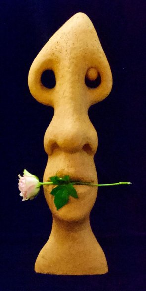 Kunstwerk "Rose im Mund"