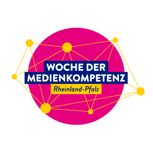 Logo der Woche der Medienkompetenz Rheinland-Pfalz 2023 Auf magentafarbenem Kreis und gelborangenem Netz steht mittig blau hinterlegt geschrieben "Woche der Medienkompetenz Rheinland-Pfalz".