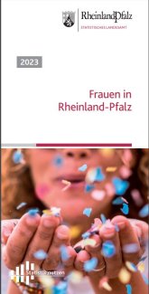Eine Frau ist zu sehen, die in ihre Hände pustet und das darinliegende Konfetti fliegt nach oben.