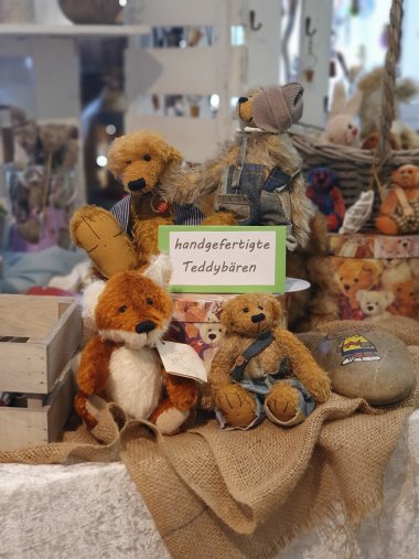 Selbstgemachte Teddybären des Pop Up Store Osterlädchens