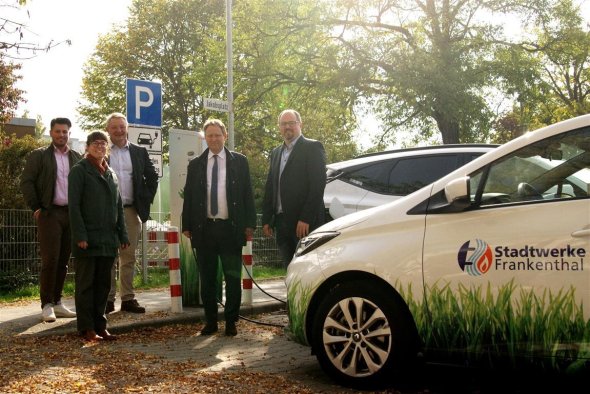 Foto: Stadtwerke Frankenthal GmbH / Jasmin Schwanitz v.l.n.r.: Steven Müller, Miriam Caroli (stadtmobil), Volkmar Langefeld, Martin Hebich, Tobias Meyer